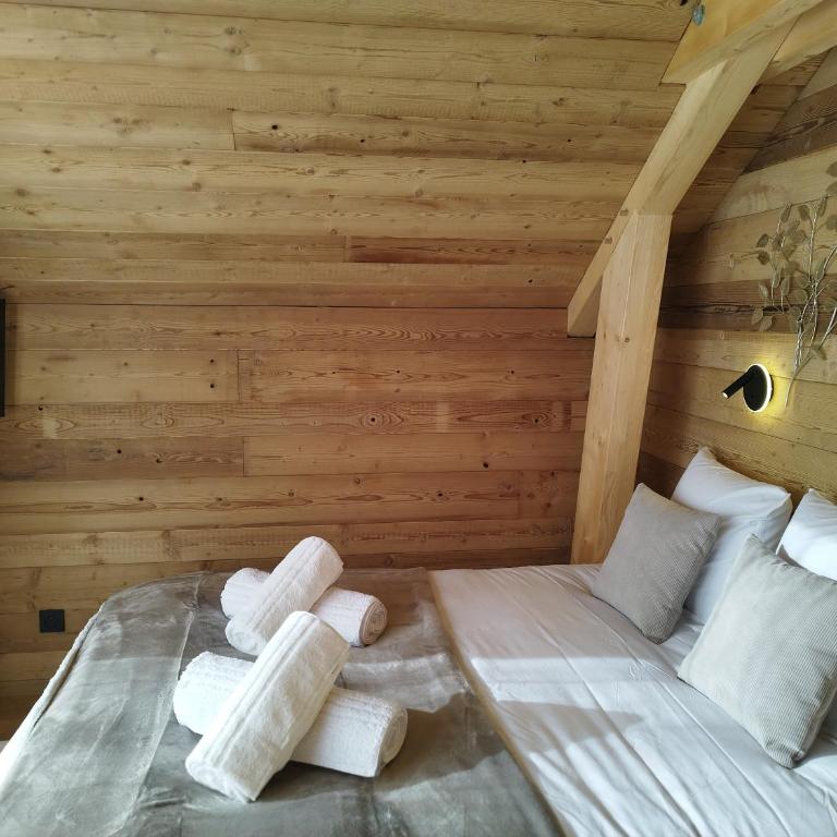 Les 2 Chalets Alpins & Bains Nordiques - Two-Bedroom Chalet - 10
