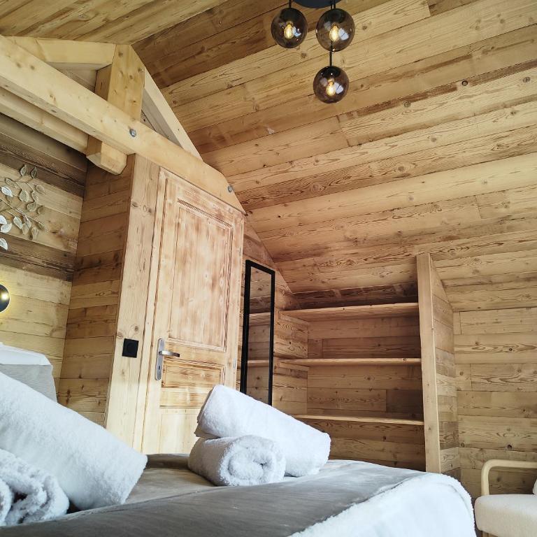 Les 2 Chalets Alpins & Bains Nordiques - Two-Bedroom Chalet - 11