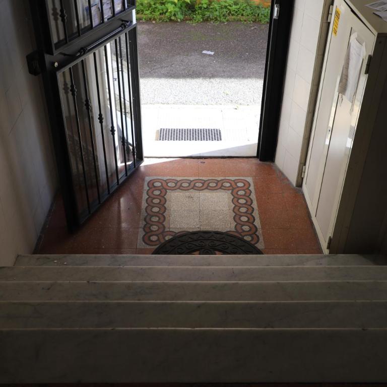 Casa con Giardino a Roma, 2 Camere, Ideale per Famiglie, 15 minuti dal Colosseo, 5 minuti da Mirti - Appartement 2 Chambres - 5