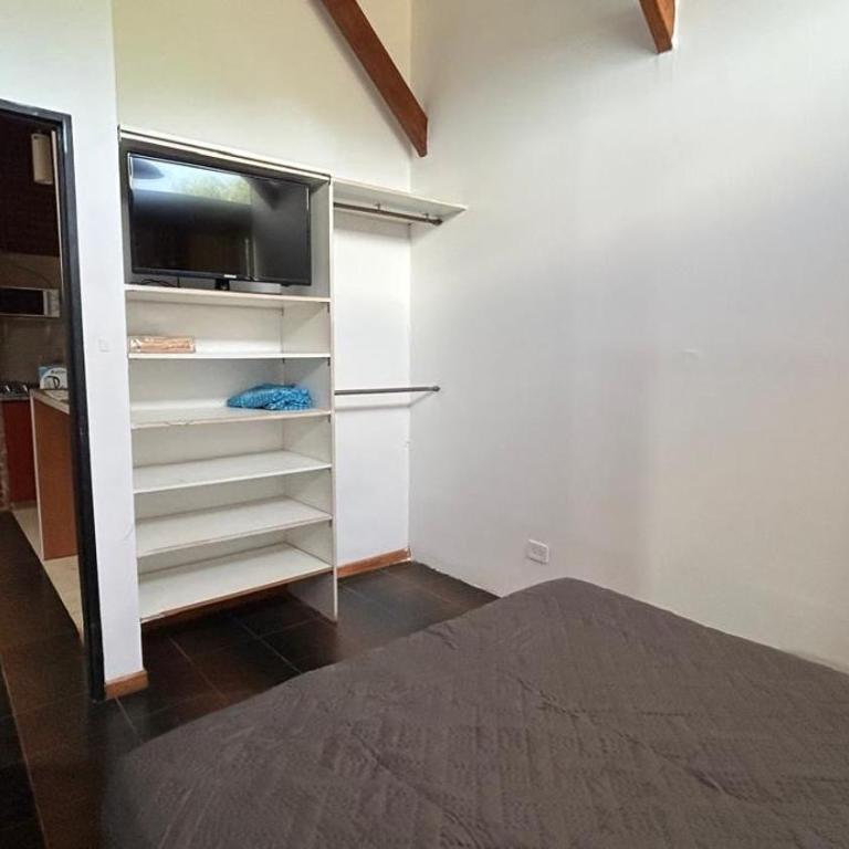 Casa con Pileta y Departamento independiente para 12 a 14 Personas - Villa - 3