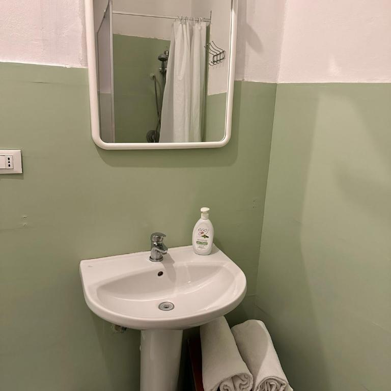 Via Zara Arararooms - Posto Letto in Dormitorio Femminile - 15