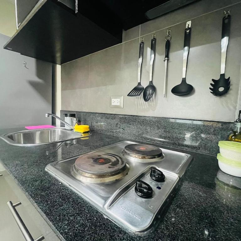 Suite next to Vermont Plaza with Pool and Gym - Two-Bedroom Apartment - 11