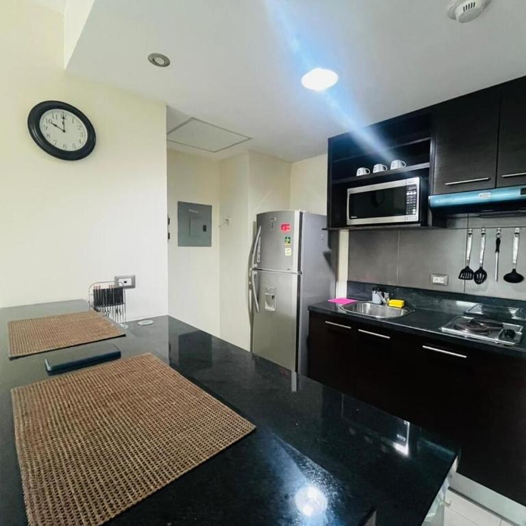 Suite next to Vermont Plaza with Pool and Gym - Two-Bedroom Apartment - 18