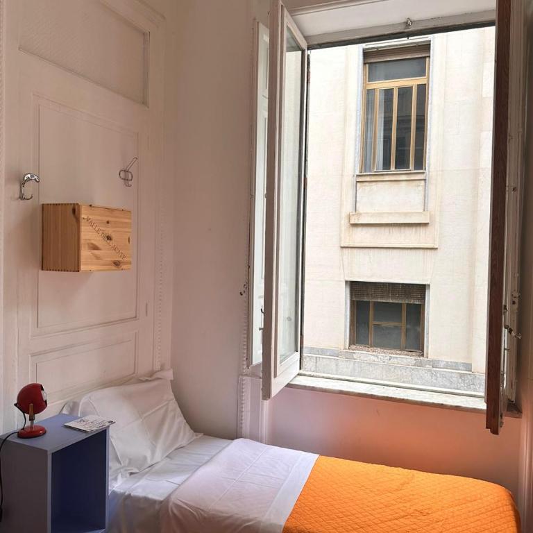 Via Zara Arararooms - Posto Letto in Dormitorio Femminile - 36