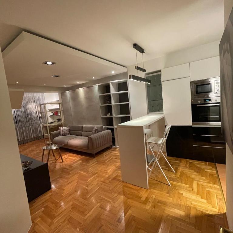 Work Ready Flat & Garage - Apartman sa 2 Spavaće Sobe - 1