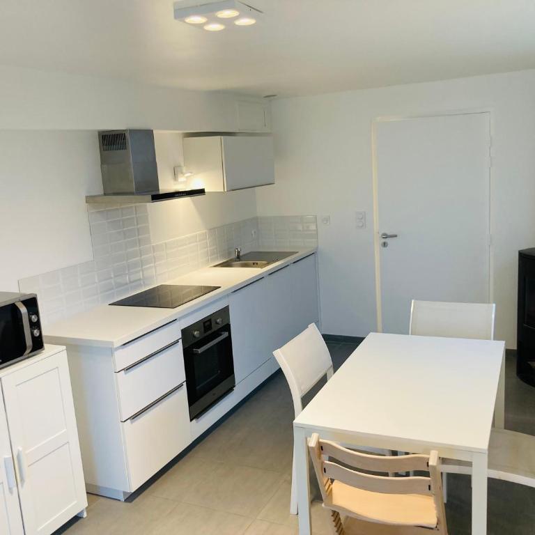 Villa 12pers, Centre-ville, à 200m plage - Six-Bedroom House - 16