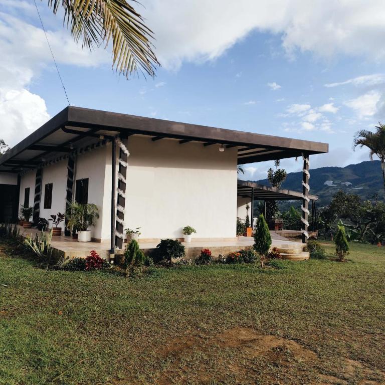 Finca Tasnia - Three-Bedroom House - 1