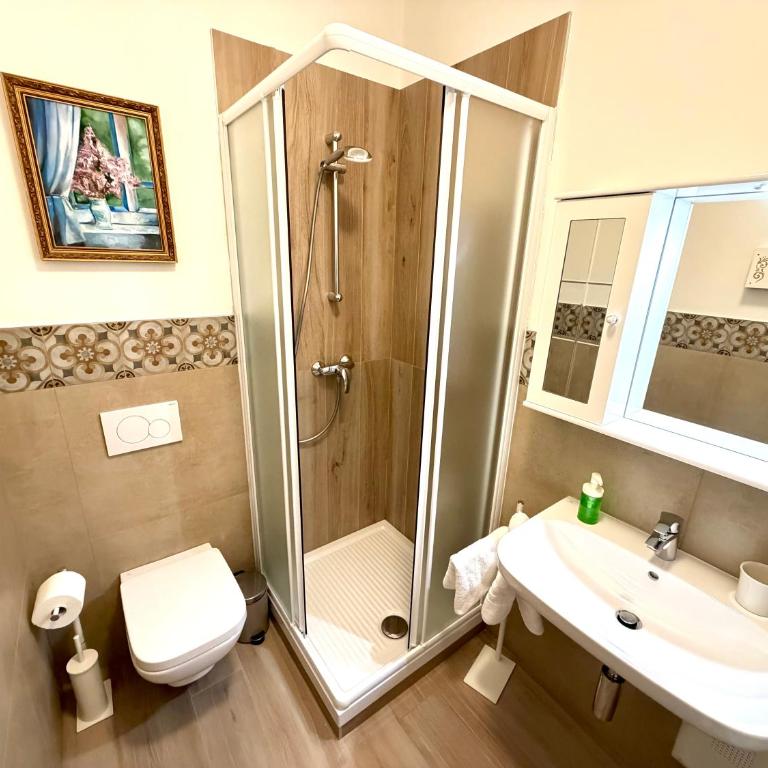 Negrar Cuore Rooms - Camera Tripla con Bagno Privato Esterno - 5