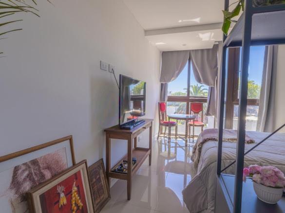 French - One-Bedroom Apartment - 7