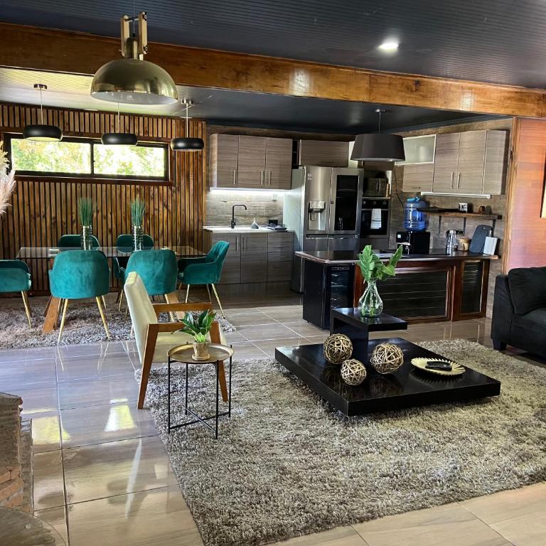 Casa con 2 Piscinas y Cama elástica - Casa de 3 dormitorios - 30