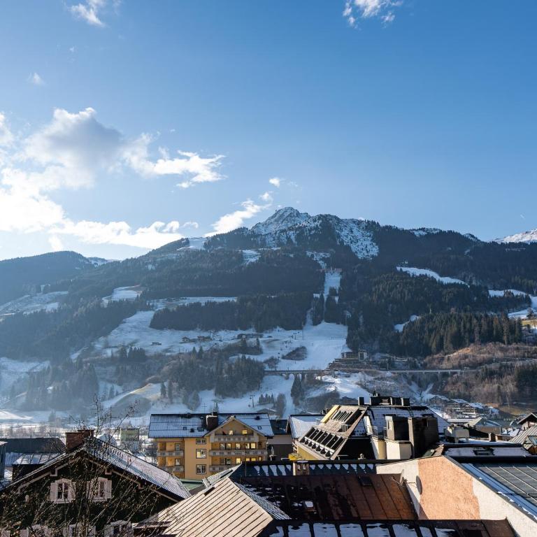 GRETI - Alpine Boutique Hotel mit Alpentherme Eintritt, reichhaltigem Frühstück, Sauna - Doppelzimmer mit Bergblick - 1