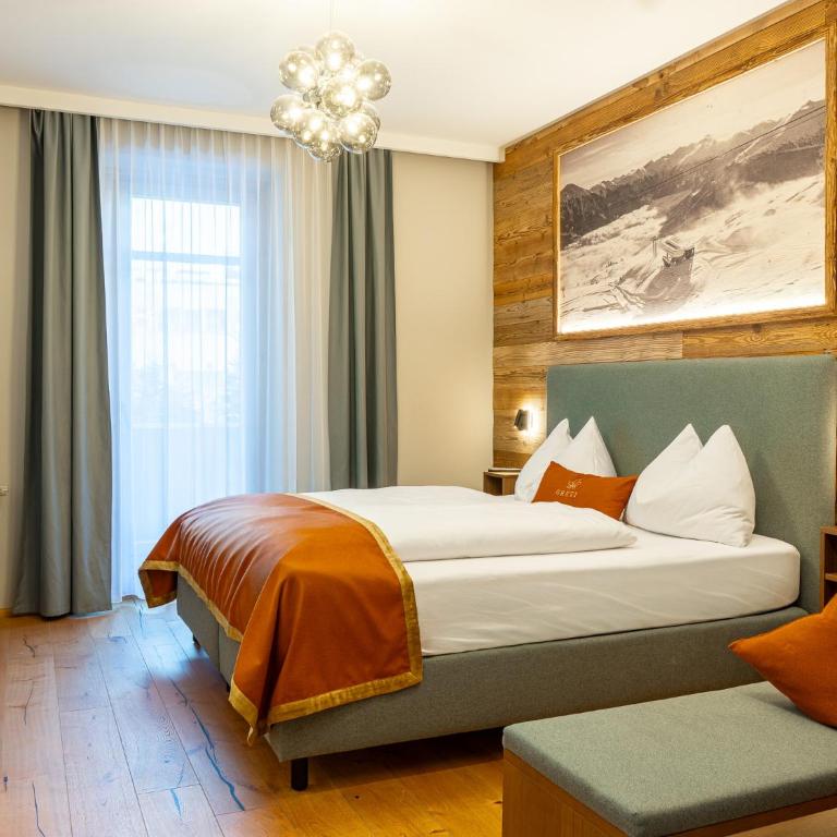 GRETI - Alpine Boutique Hotel mit Alpentherme Eintritt, reichhaltigem Frühstück, Sauna - Großes Doppelzimmer - 1