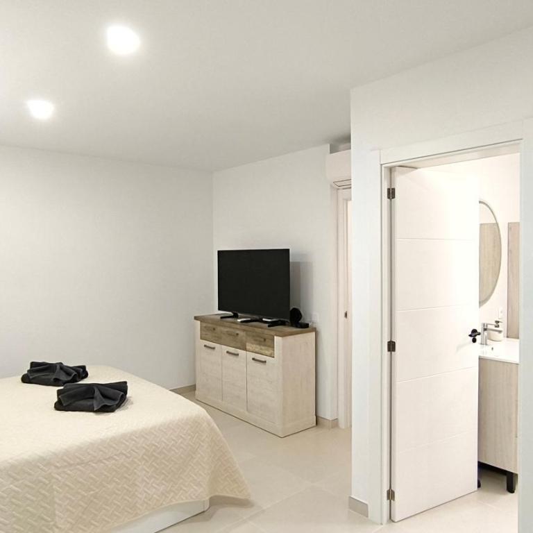 HEI HEI AND PUA VILLA - heated pool, priv parking, fibre net, Palm-Mar - Three-Bedroom Villa - 28
