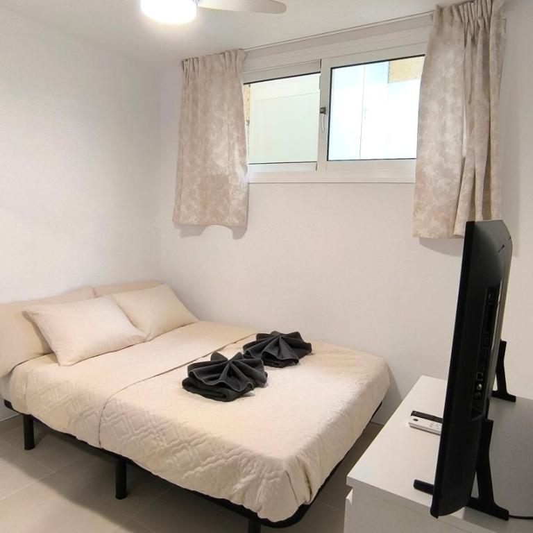 HEI HEI AND PUA VILLA - heated pool, priv parking, fibre net, Palm-Mar - Three-Bedroom Villa - 17