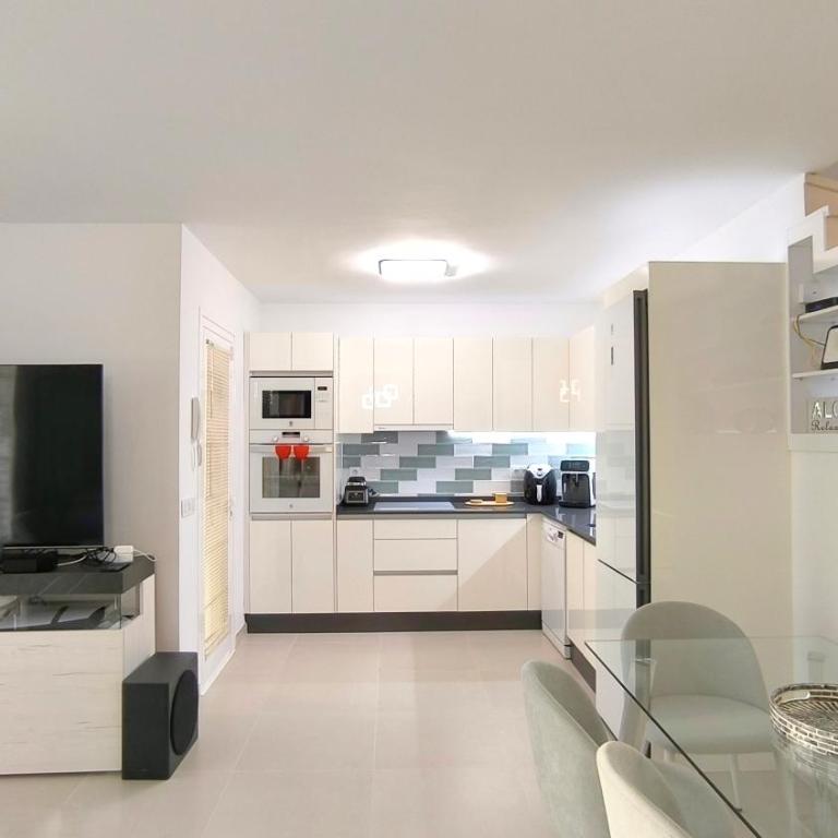 HEI HEI AND PUA VILLA - heated pool, priv parking, fibre net, Palm-Mar - Three-Bedroom Villa - 10