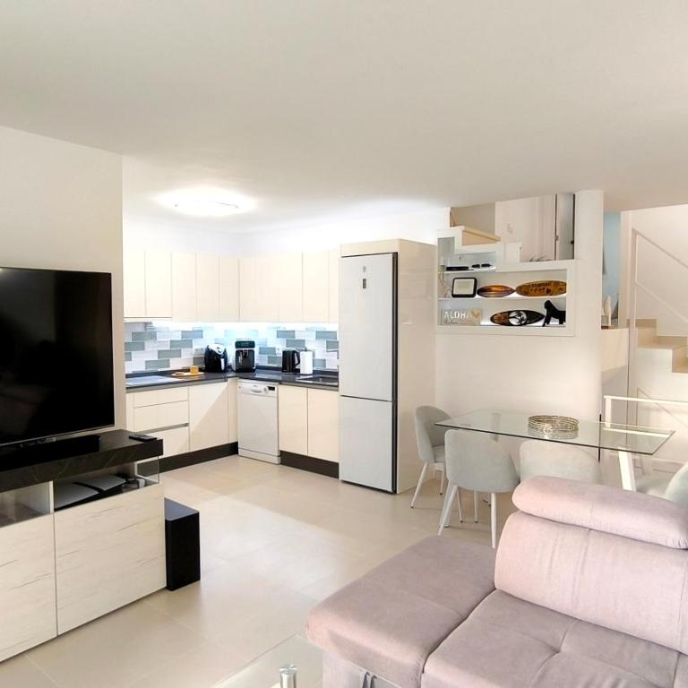 HEI HEI AND PUA VILLA - heated pool, priv parking, fibre net, Palm-Mar - Three-Bedroom Villa - 7