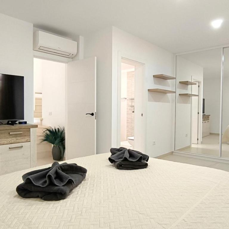 HEI HEI AND PUA VILLA - heated pool, priv parking, fibre net, Palm-Mar - Three-Bedroom Villa - 29