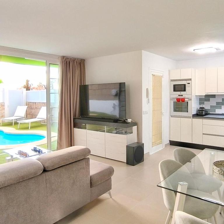 HEI HEI AND PUA VILLA - heated pool, priv parking, fibre net, Palm-Mar - Three-Bedroom Villa - 4