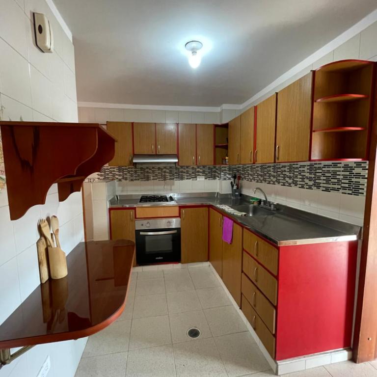 Apartamento central con parqueadero - Apartamento de 3 dormitorios - 3