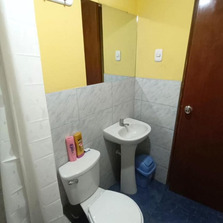 Apartamento Familiar con Baño Privado cerca al Aeropuerto - Family Room with Private Bathroom - 14