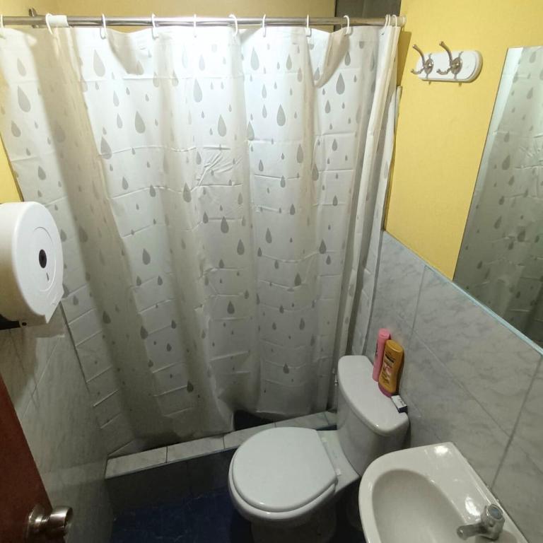 Apartamento Familiar con Baño Privado cerca al Aeropuerto - Family Room with Private Bathroom - 13