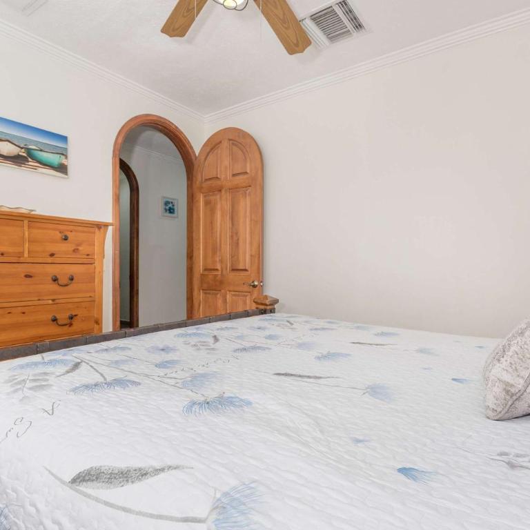 Coastal Getaway on Sandy Beach D502 Casa Blanca - Apartment - 32