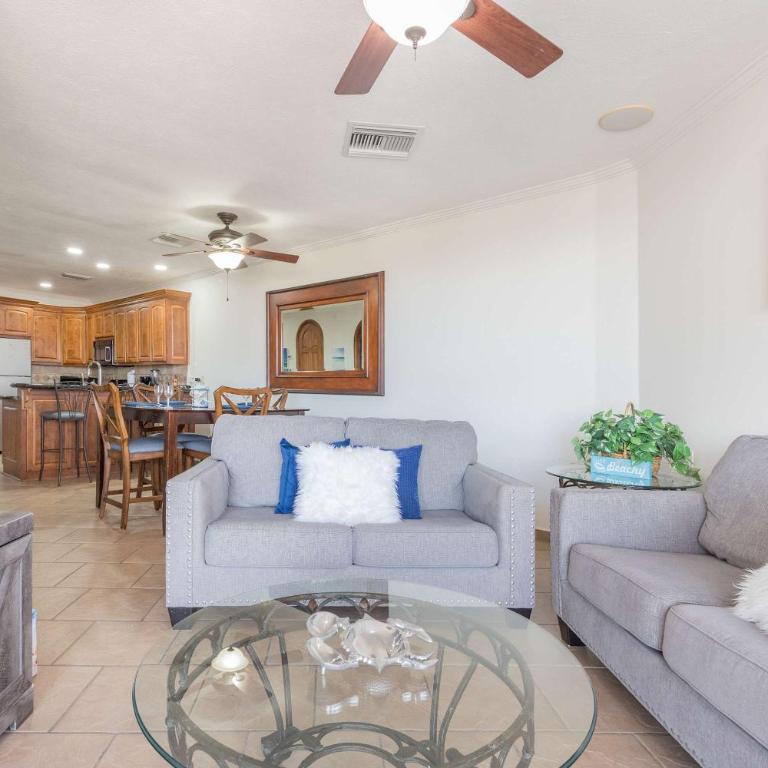 Coastal Getaway on Sandy Beach D502 Casa Blanca - Apartment - 11
