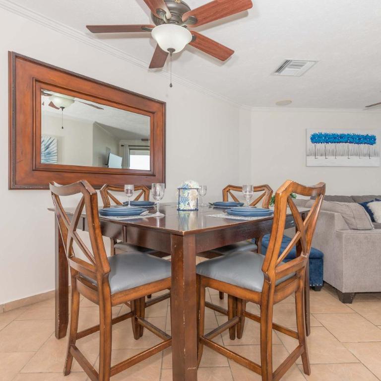 Coastal Getaway on Sandy Beach D502 Casa Blanca - Apartment - 16