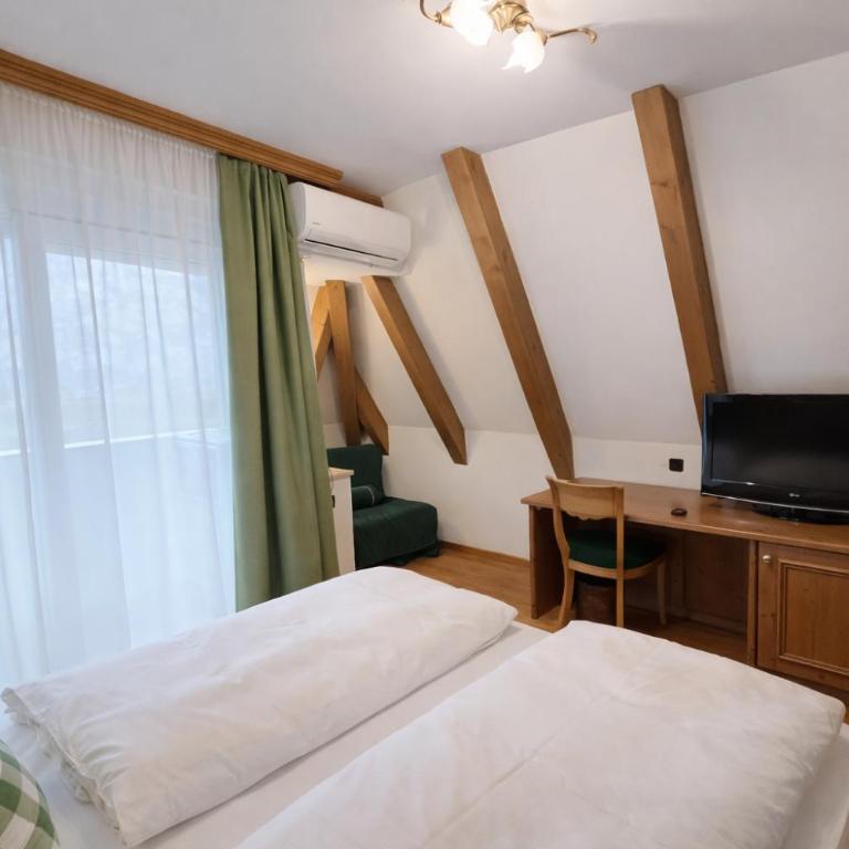 Hotel Comfort Erica Dolomiti Val d'Adige - Camera Matrimoniale/Doppia con Letti Singoli con Balcone - 5
