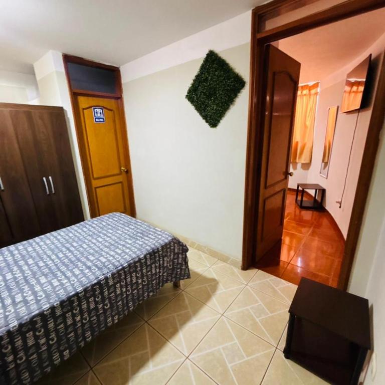 Hospedaje Carrasco Cajamarca - Habitación Doble con baño privado - 2 camas - 6