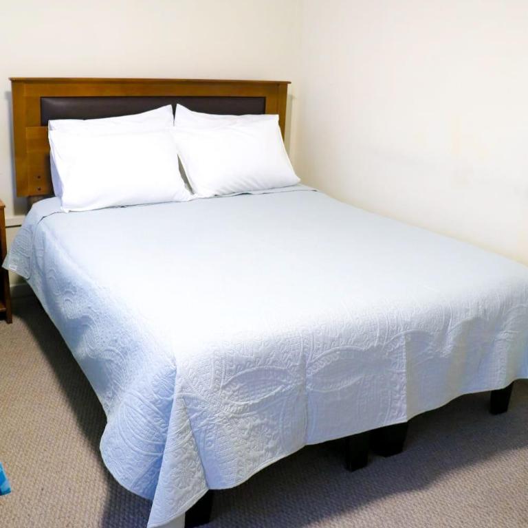 Hostal Turpial Patagonia - Triple Room with Private Bathroom - 2