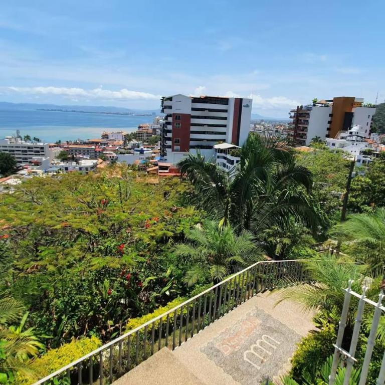Hillside Villa with ocean views - Vacation Home - 35