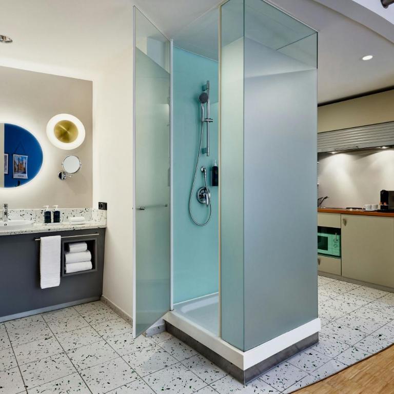 Four Points by Sheraton Munich Messe - Premium Zimmer mit Queensize-Bett und Küchenzeile - 13
