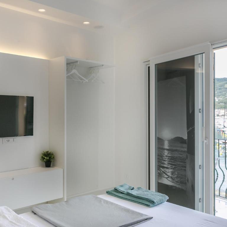 Al Molo Sea View Rooms - Camera Matrimoniale Deluxe con Balcone e Vista Mare - 7