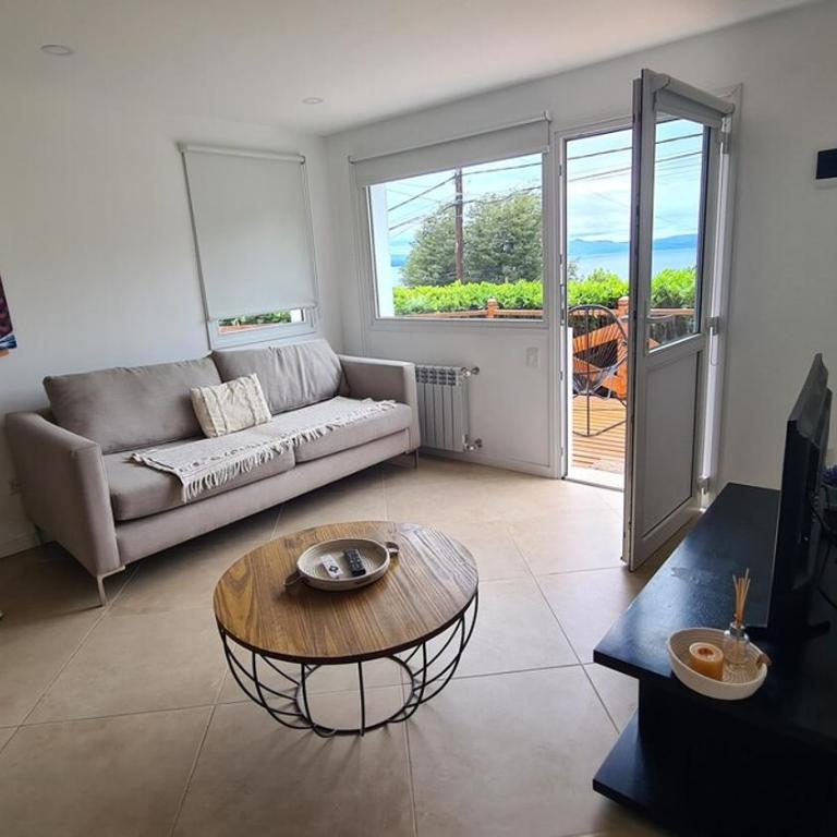 Monoambiente con deck y vista al lago en Playa Bonita - Apartamento de 1 dormitorio - 2