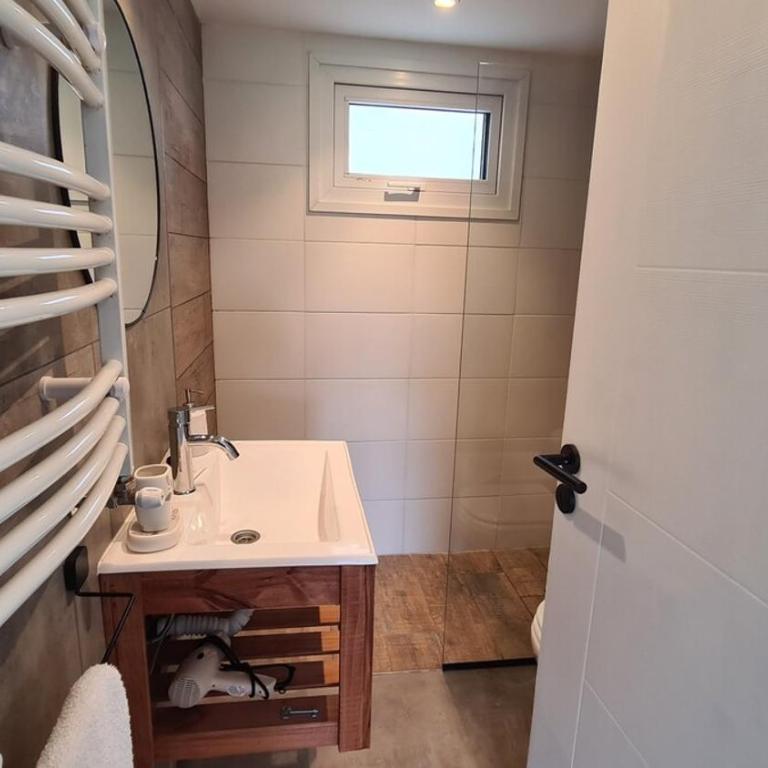 Monoambiente con deck y vista al lago en Playa Bonita - Apartamento de 1 dormitorio - 9