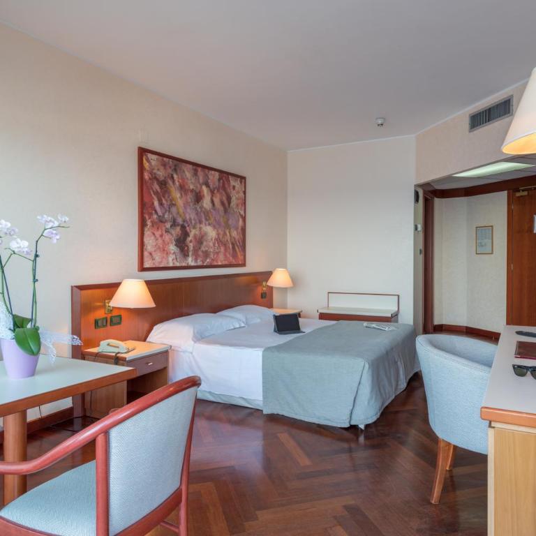 Splendid Hotel La Torre - Quadruple Room with Sea View - 7