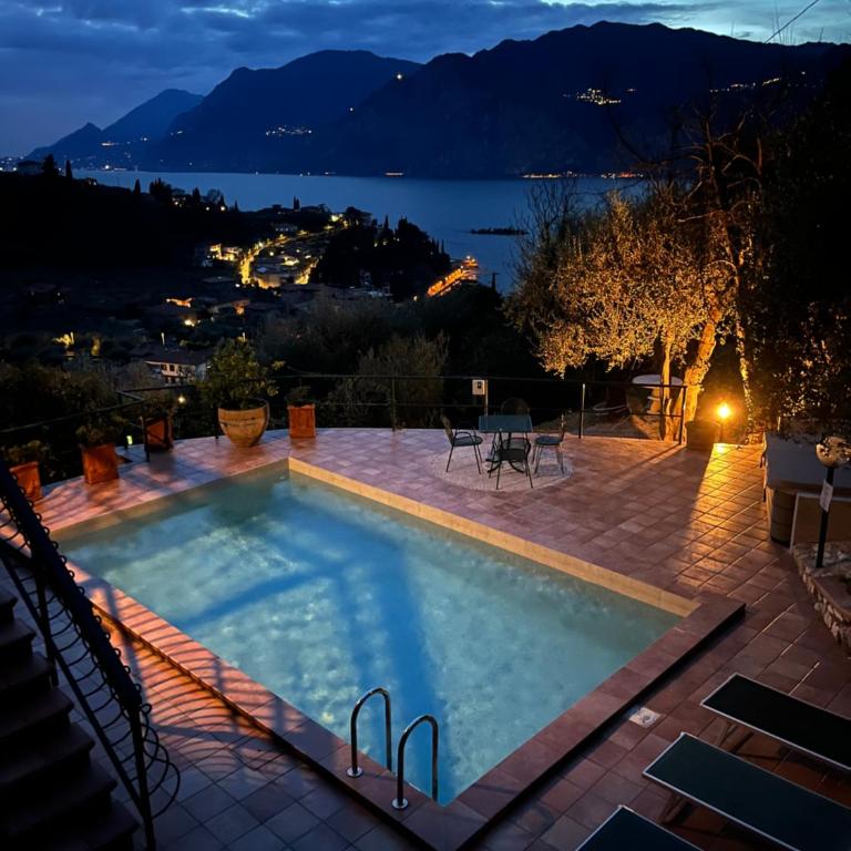 red house conditioned whit pool enchanting lake view - Villa con Piscina Privata - 2