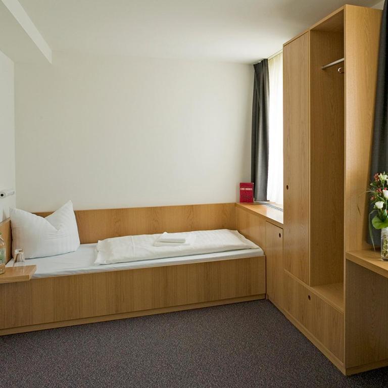 Burkardushaus, Tagungszentrum am Dom - Einzelzimmer mit Bad - 1
