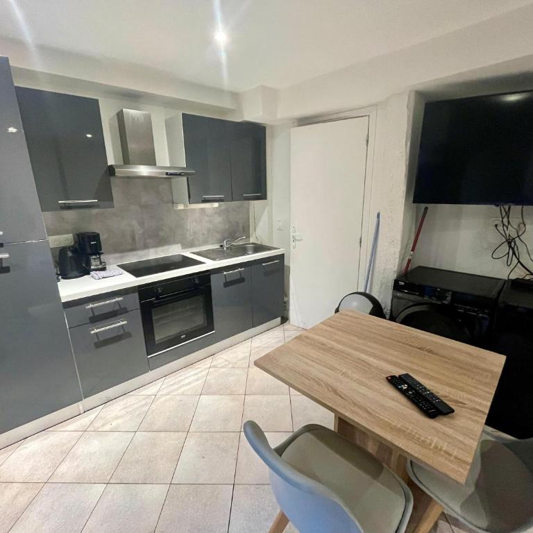 Super Atypique T1 - 007 - Apartment mit 1 Schlafzimmer - 4