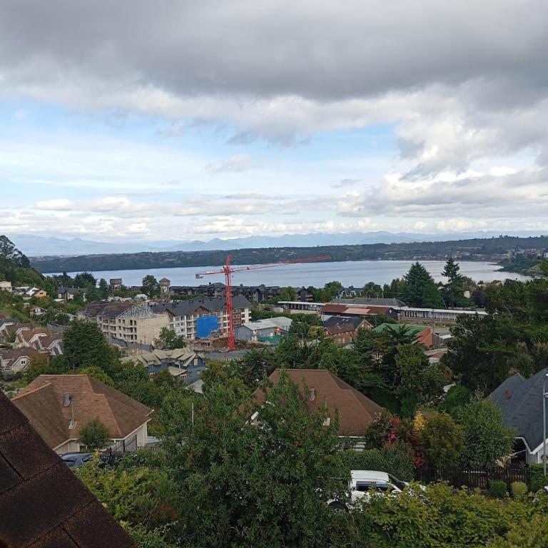 Linda Casa en Puerto Varas con vista al Lago y Volcanes - Three-Bedroom House - 5