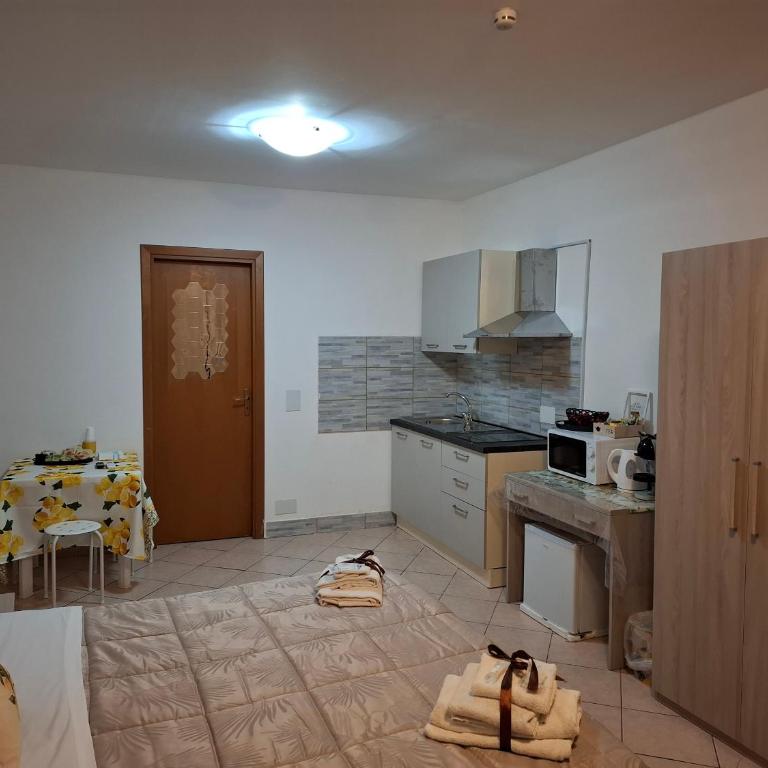 B&B Le Lumìe L' antico Cortile Camere Con Cucina Privata With Private Kitchen - Camera Matrimoniale Familiare - 34