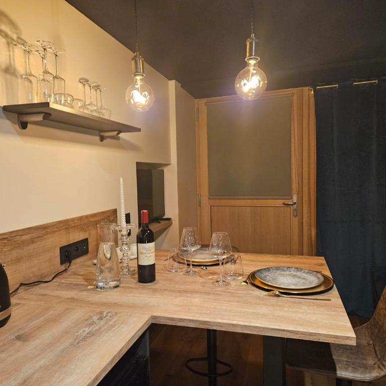 Suite romantique avec jaccuzzi - proche des lacs - La secrète room - Maison 1 Chambre - 10