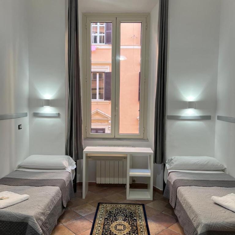 Zidan Guest House - Triple Room with Outside Private Bathroom - 7