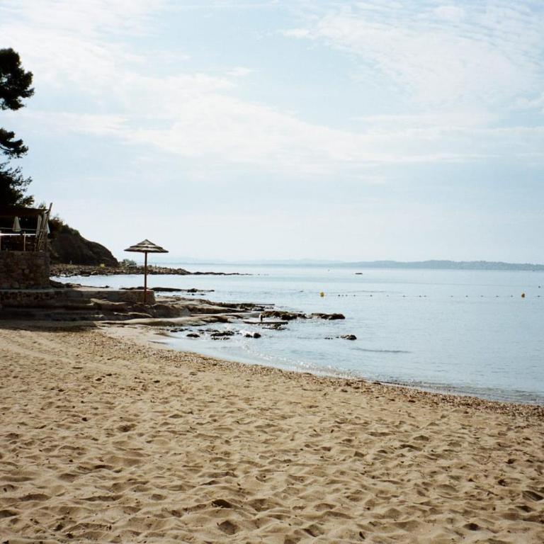 Charmant F3 lumineux proche plage et vue mer à Carqueiranne - Appartement 2 Chambres - 13