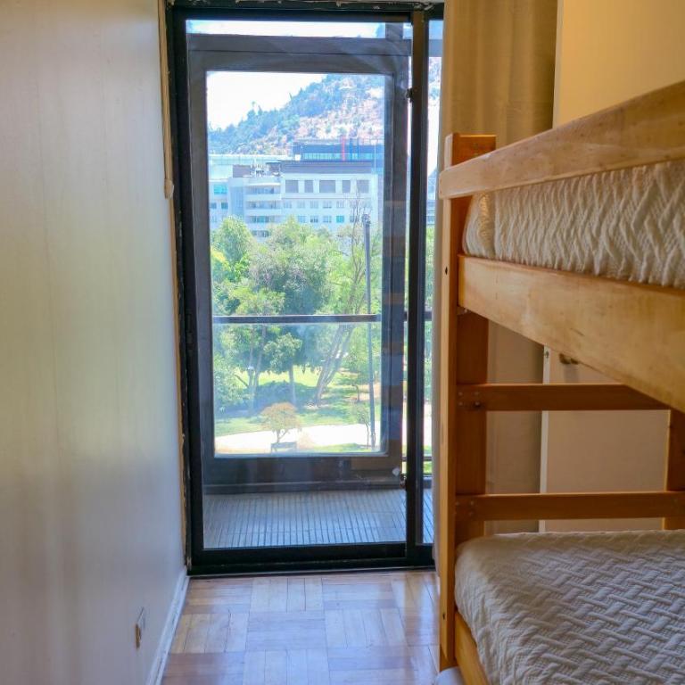 Familar Departamento frente a cerro San Cristobal con Aire acondicionado - Two-Bedroom Apartment - 8