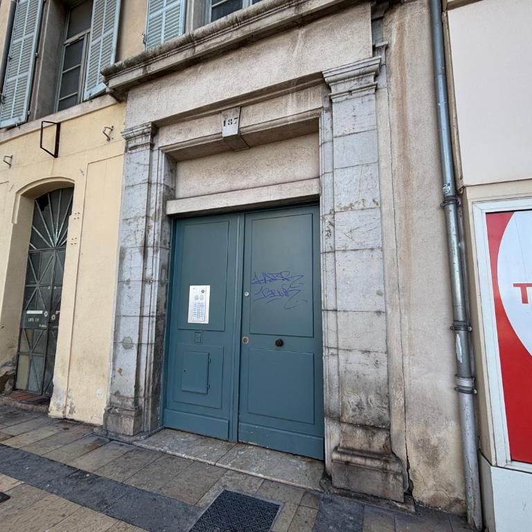 Élégant T3 Central avec Vue sur le Port de Toulon - Two-Bedroom Apartment - 3