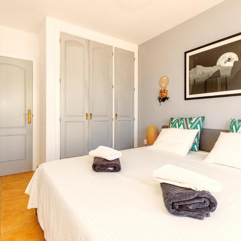 Villa Solana - Private Pool & Rooftop near the Beach - Villa - 11