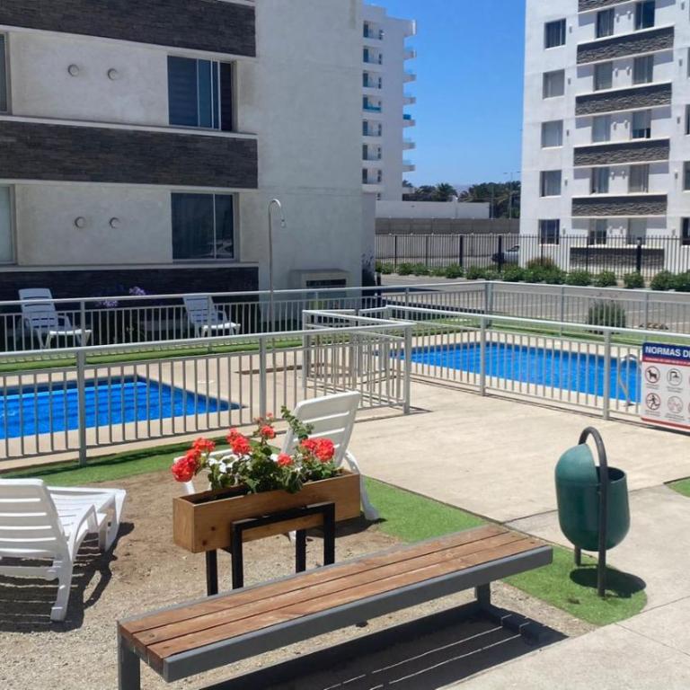 Departamento en La Serena a pasos del Faro y la playa, cercano a supermercados, con excelente ubicación y completamente equipado - Three-Bedroom Apartment - 3