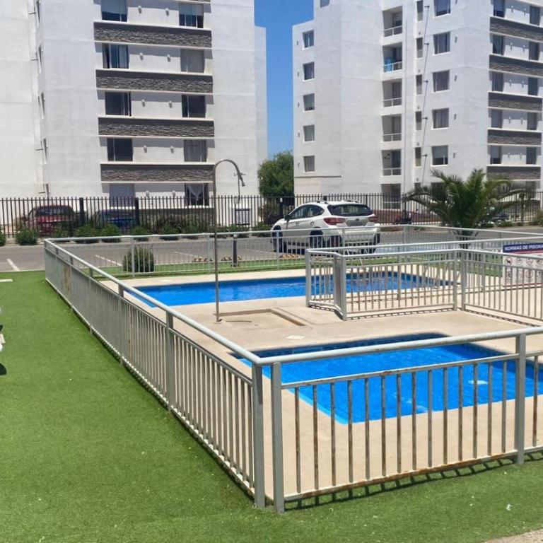 Departamento en La Serena a pasos del Faro y la playa, cercano a supermercados, con excelente ubicación y completamente equipado - Three-Bedroom Apartment - 2